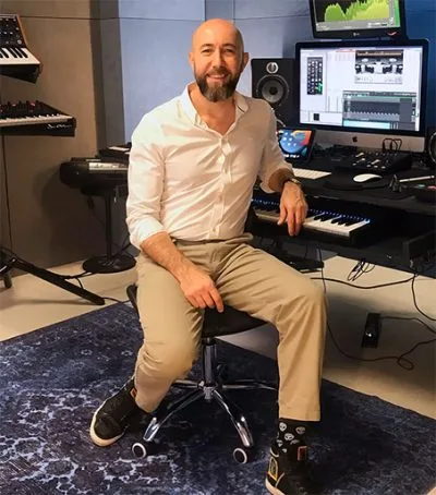 Miguel Blonde en el estudio de control